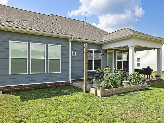 3rd image of 238 Glade Dr