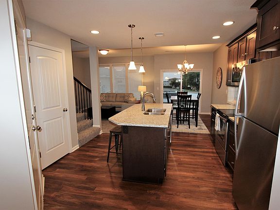 4th image of 3670 NE Akin Dr