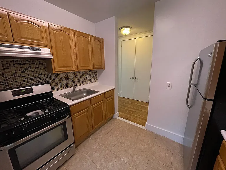 32-82 30th St #1B — Photo 8