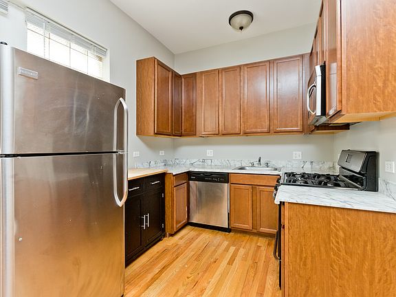 2nd image of 2109 W Warner Ave #Ch1