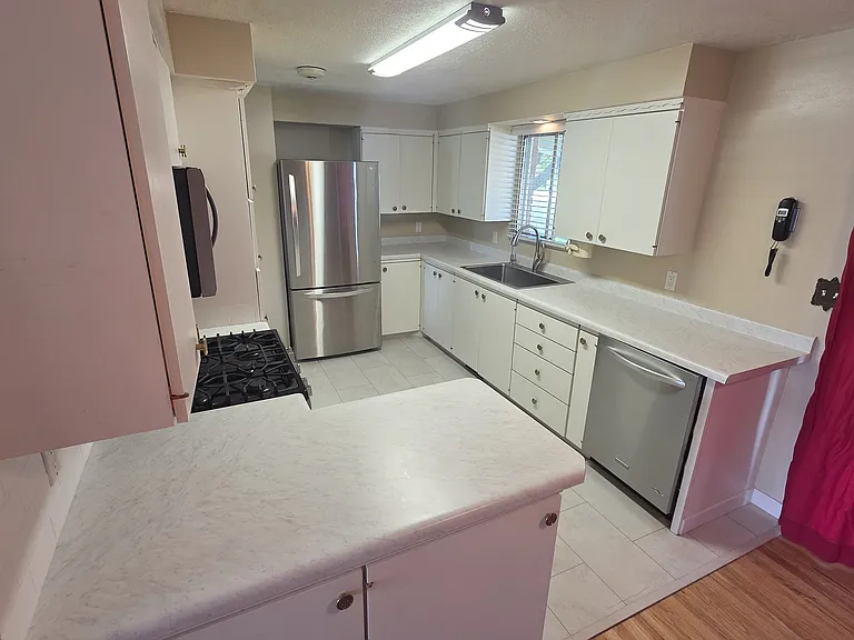 334 W 985 N — Photo 13
