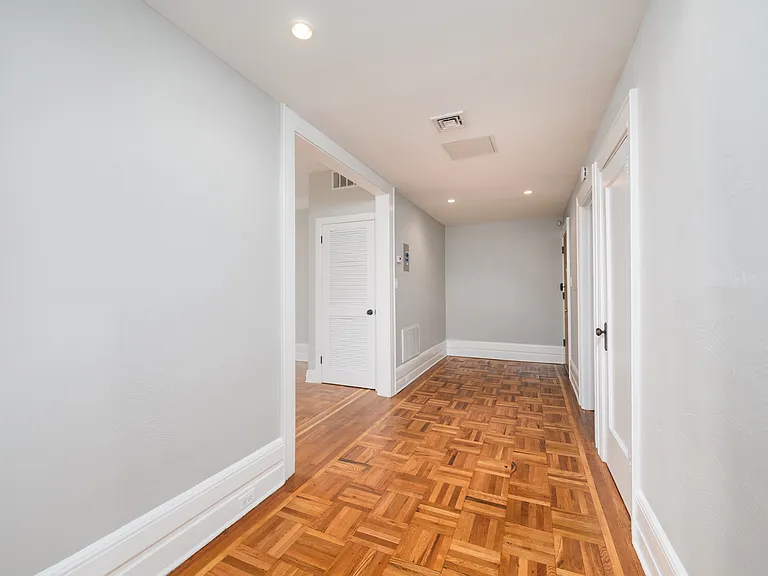 25 Trinity Pl #104 — Photo 3