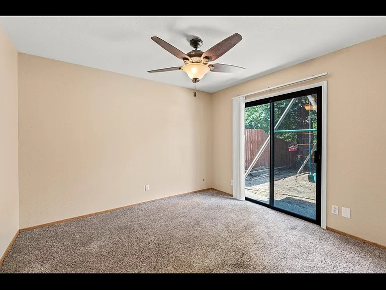 Hickory Ave — Photo 1