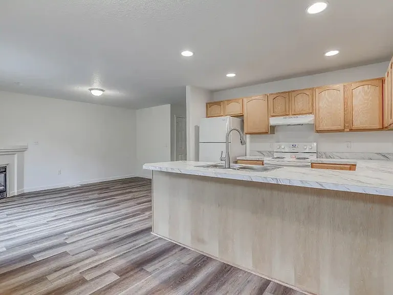 Roberts Court Townhomes — Photo 1