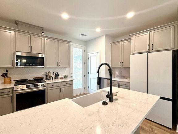 5th image of 8715 Revival Rd