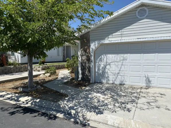 2068 Bluegrass Cir, West Wendover, NV 89883