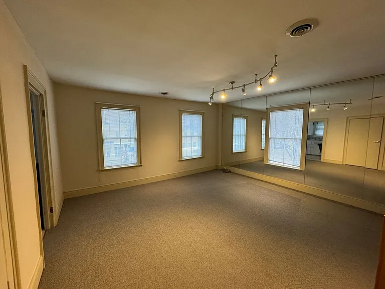 219 N Main St — Photo 2