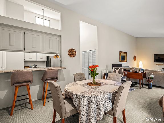 3rd image of 19 Cook Close #19