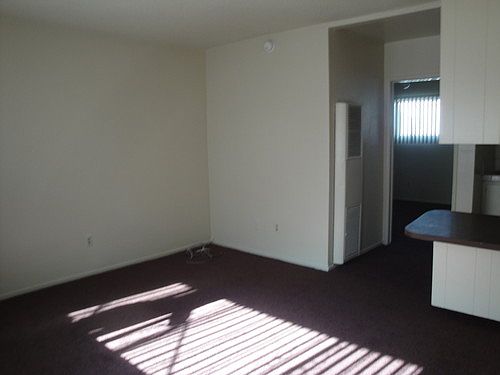 2nd image of 825 W 108th St