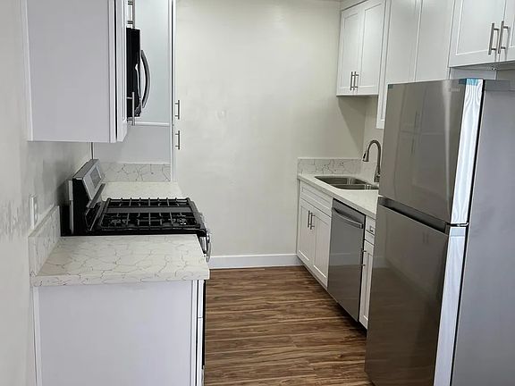 3rd image of 2333 Carmona Ave APT 2
