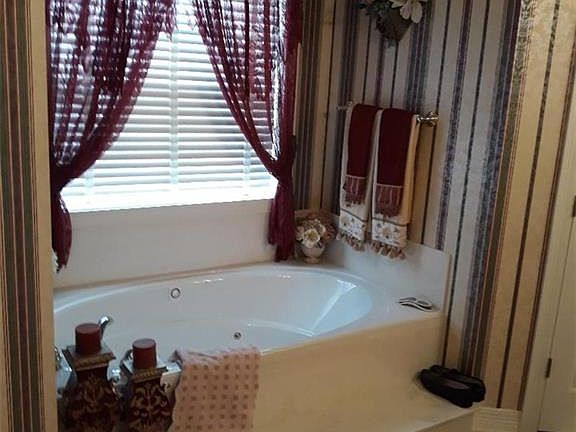 5th image of 9921 Burgundy Oaks Dr