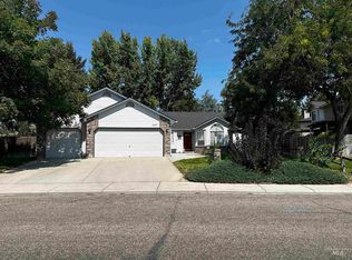 2090 W Chateau Dr, Meridian, ID 83646