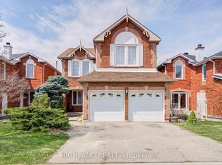 1073 Windsor Hill Blvd, Mississauga, ON L5V 1P4
