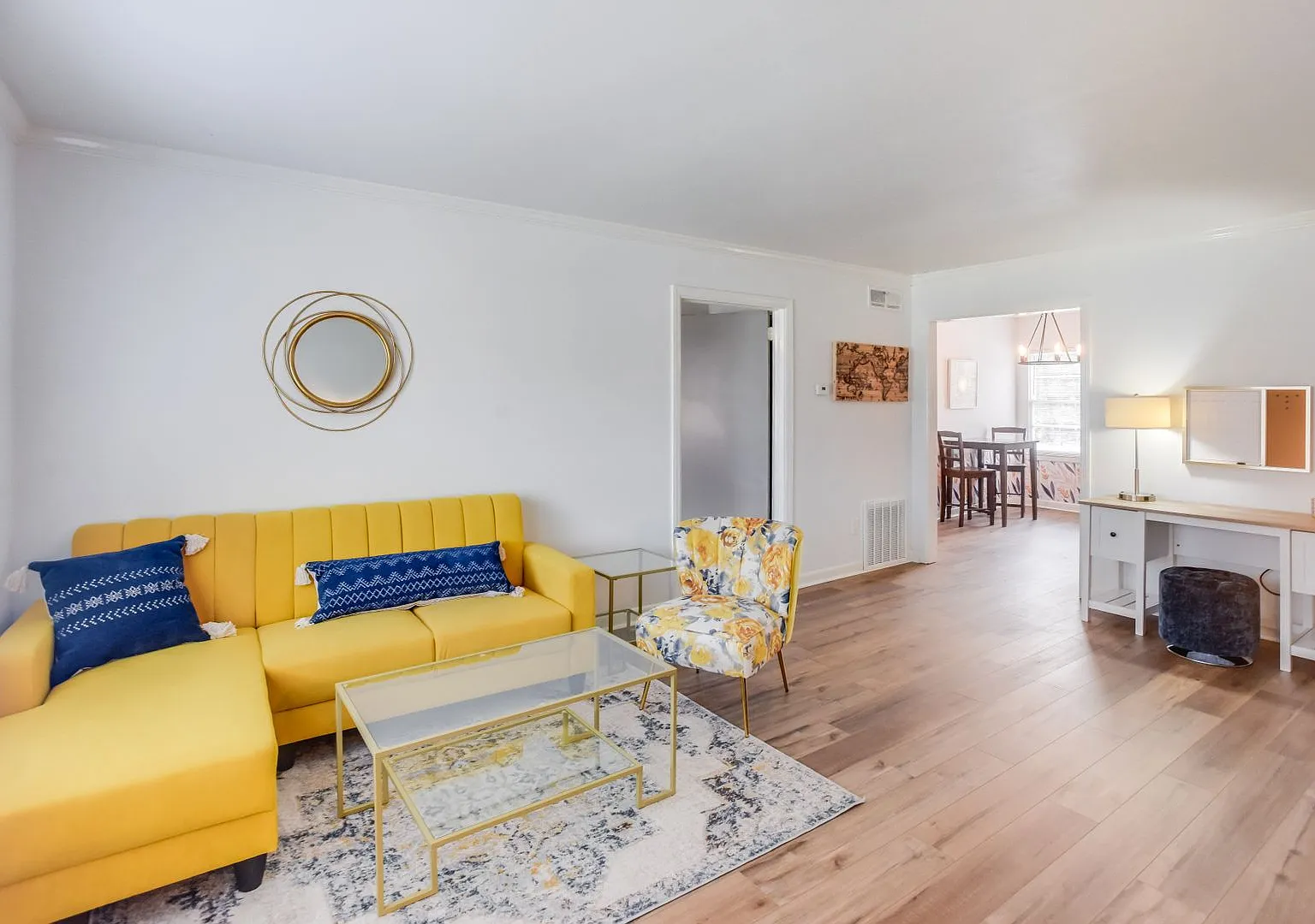 Charming Furnished 2BR/1BA in Midtown Savannah Close to Everything! Unit 2 — Photo 3