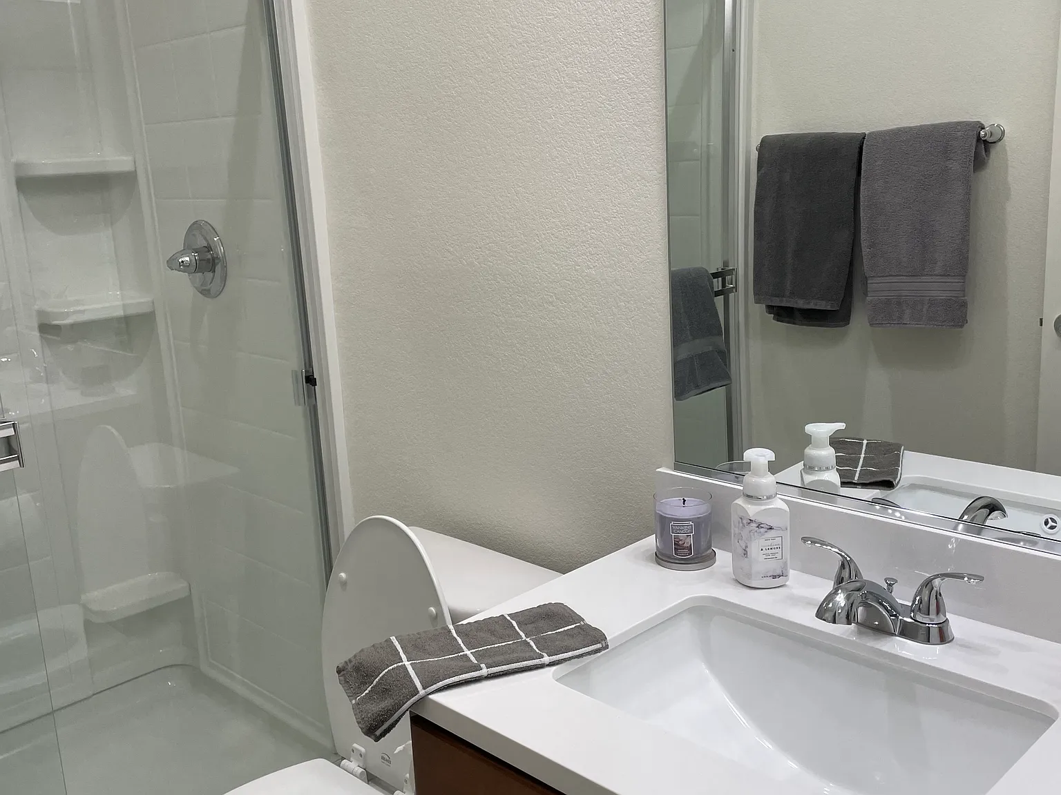 4 bed, 1931 sqft, $3,850 — Photo 3