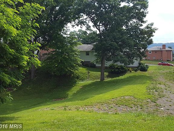5th image of 23 Beechwood Dr