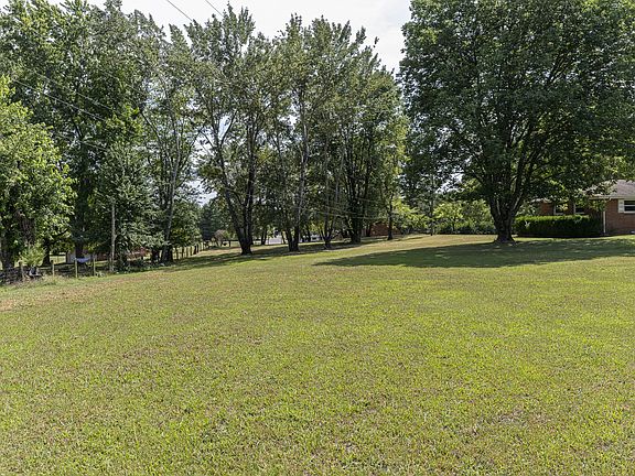 5th image of 320 Peterson Ln