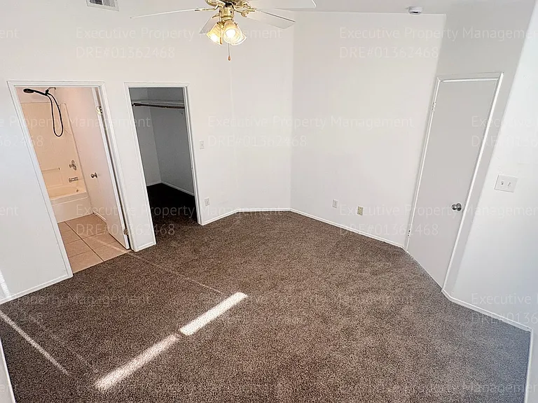 7400 Cross Glade St — Photo 10