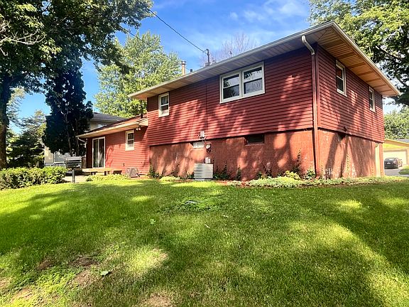4th image of 8909 19th St W