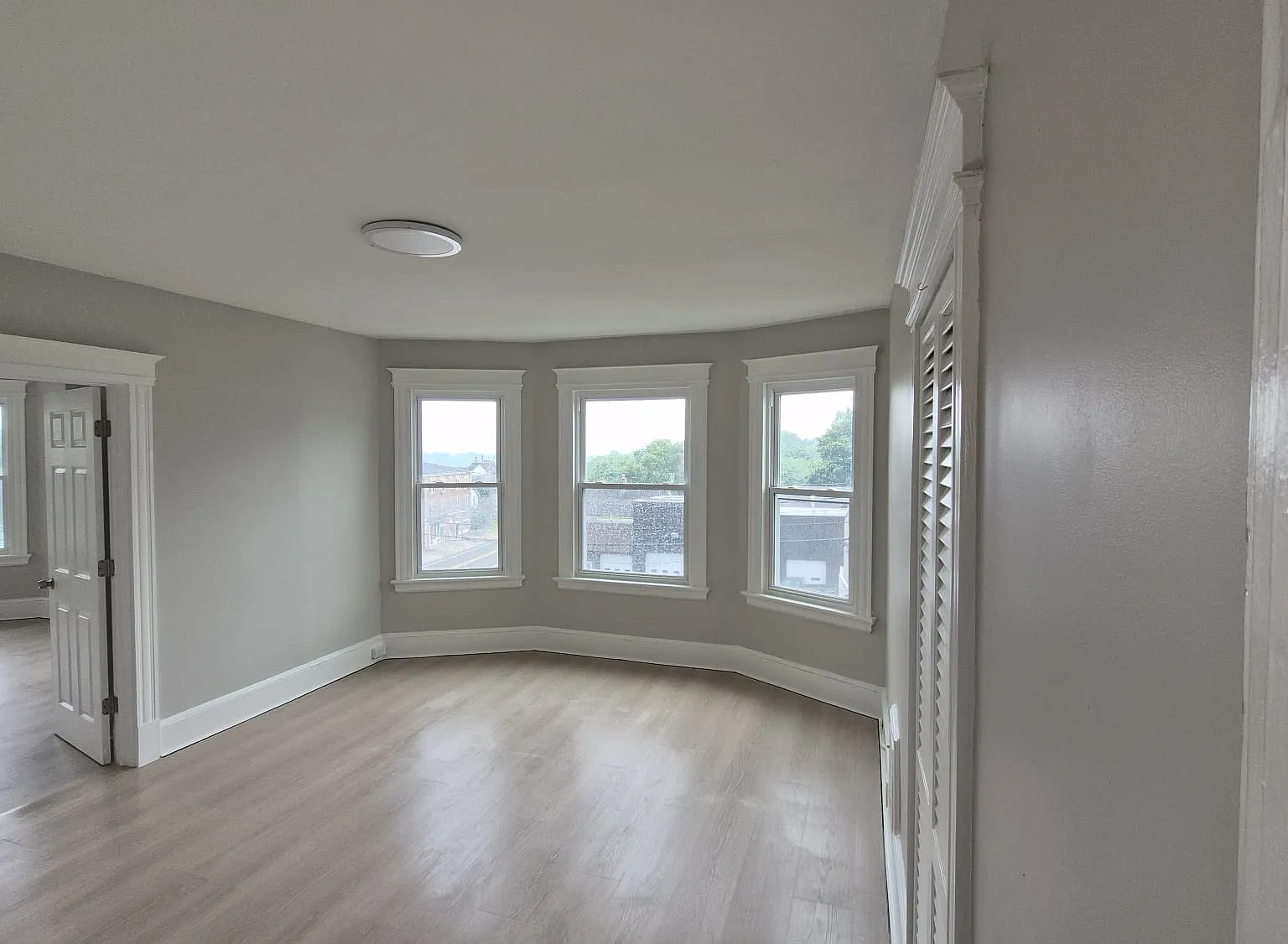 3 bed, 1320 sqft, $2,000 — Photo 3