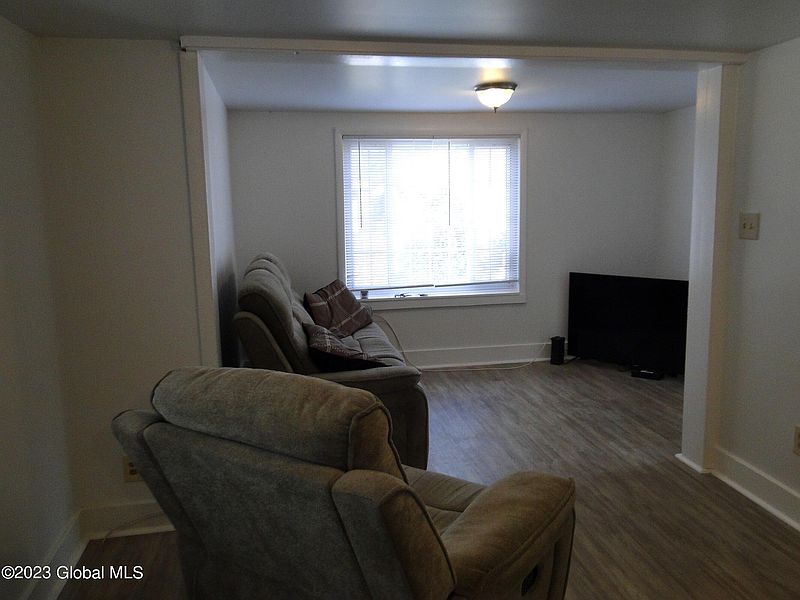 2nd image of 2545 3rd Avenue
