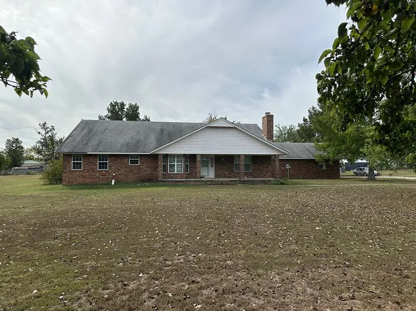 6083 Country Dr, Pryor, OK 74361