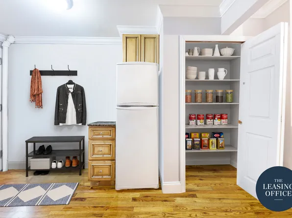 450 West 46th Street image 3 of 6