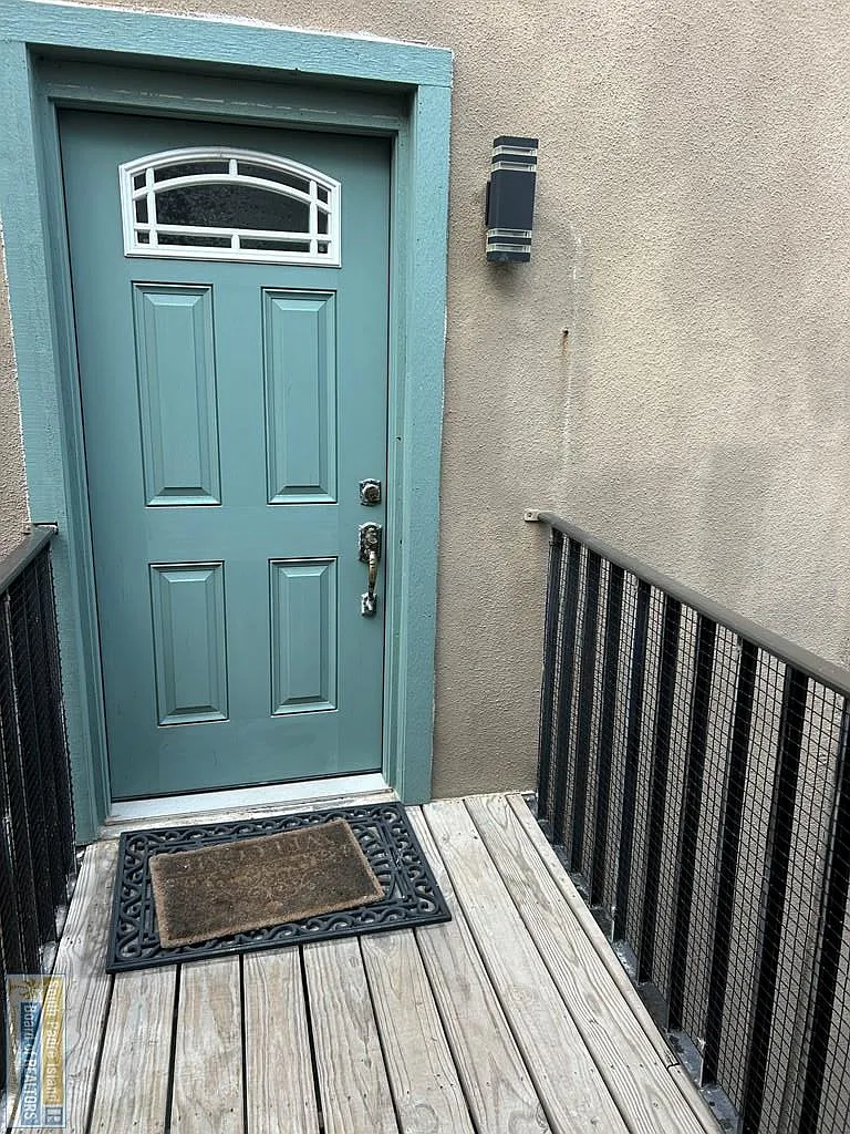 2 bed, 2.0 bath, 1320 sqft, $2,200 — Photo 2