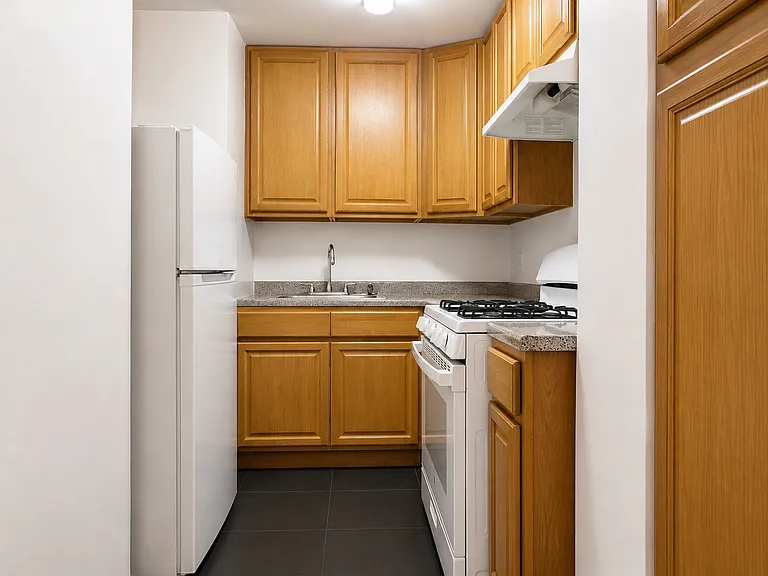540 Ocean Pkwy #310 — Photo 3