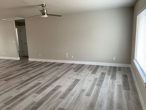 2nd image of 840 W Crystal Ct