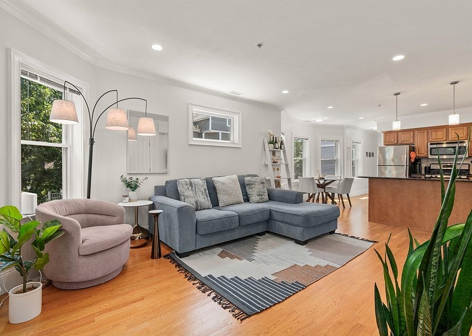 1st image of 17 Robbins St APT 2