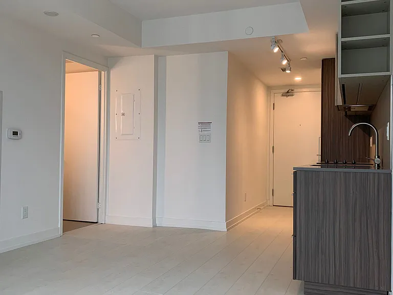 19 Western Battery Rd #2605 — Photo 5