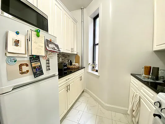 Rented by Douglas Elliman | media 14