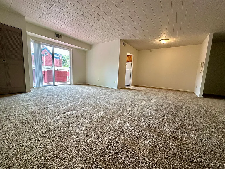 360 Maryland Ave — Photo 30