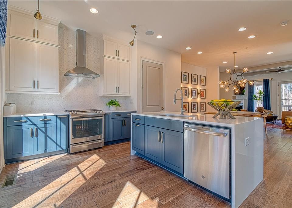 1st image of 401 Bishop Ln #14