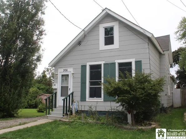 306 Robin St, Dunkirk, NY 14048