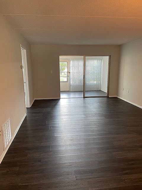 1st image of 1020 De Leon Dr