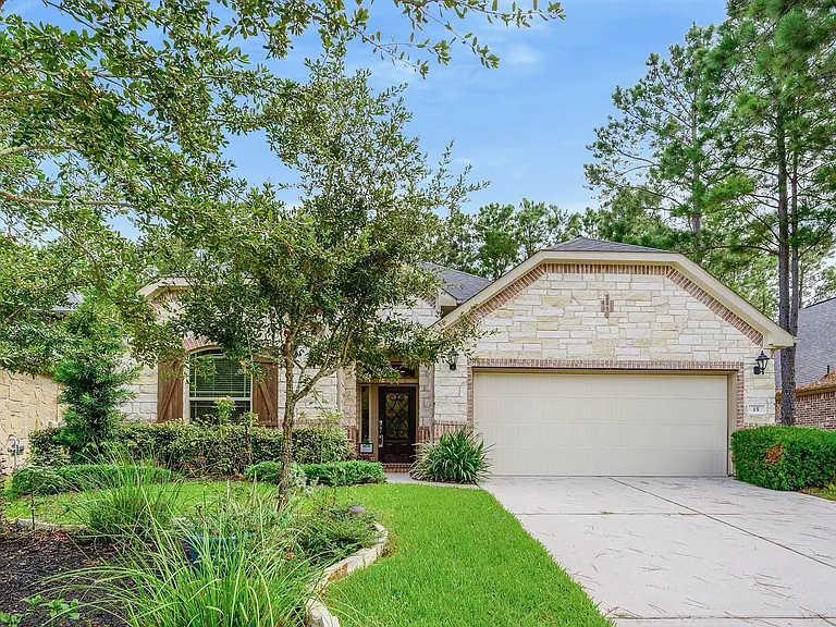 15 Sawbridge Cir — Photo 1