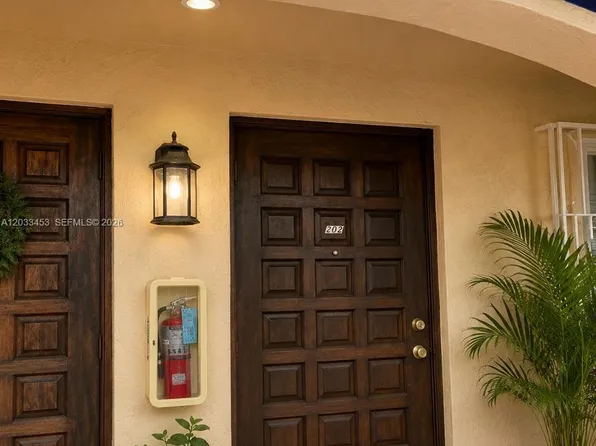 2220 W 74th St APT 201-16, Hialeah, FL 33016