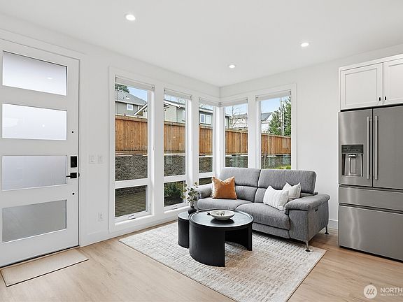 5th image of 3112 W Raye Street