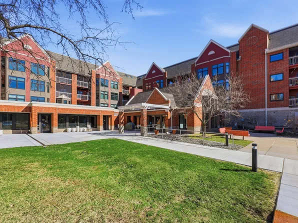 500 County Road B Rd W #103, Roseville, MN 55113