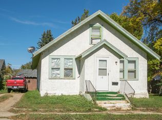 18 8th Ave NW, Minot, ND 58703