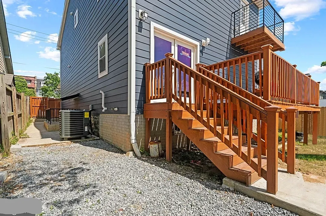 3 bed, 3300 sqft, $4,500 — Photo 2