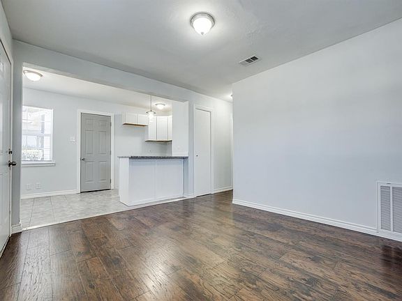 2nd image of 5704 Pickfair Cir #5706