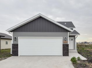 6290 87th Ave S, Horace, ND 58047