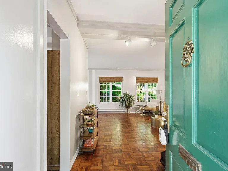 3712 Valley Dr — Photo 1