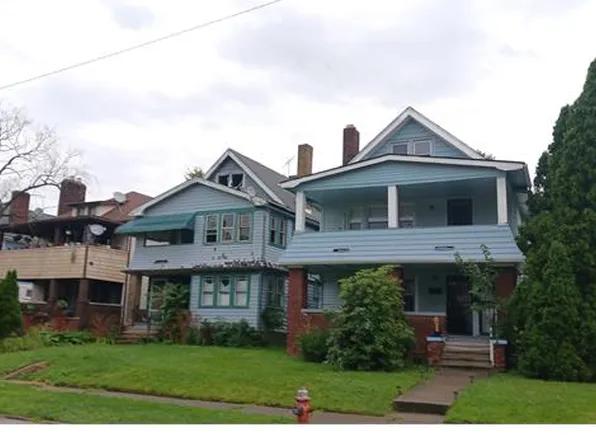 975 Helmsdale Rd, Cleveland Heights, OH 44112