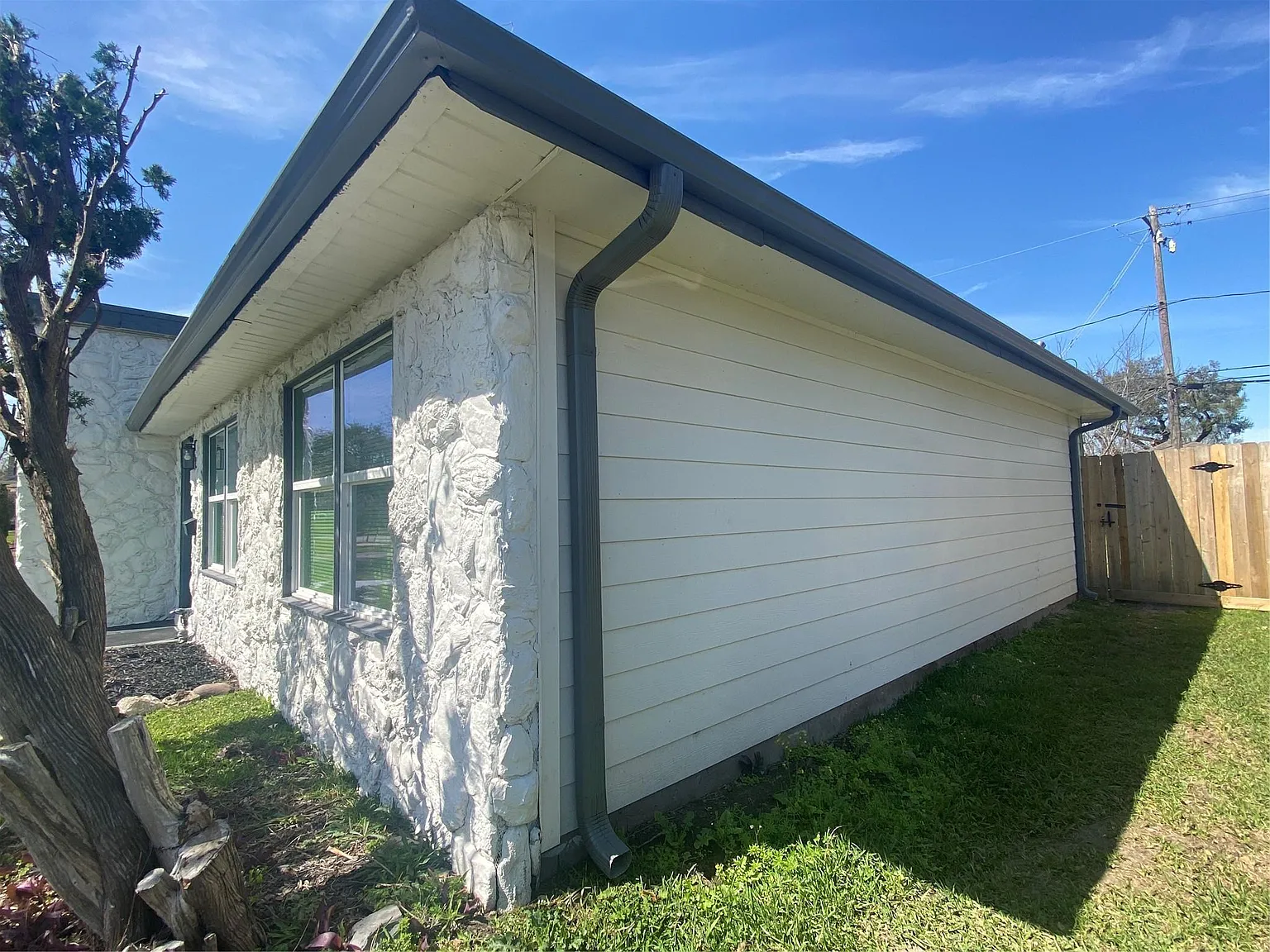 3 bed, 2.0 bath, 1794 sqft, $2,200 — Photo 4