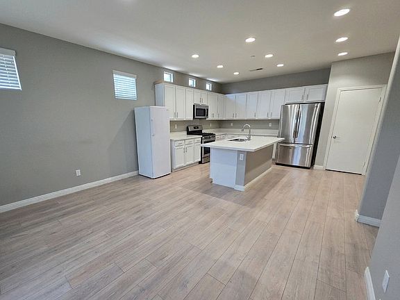 3rd image of 26243 Citron St