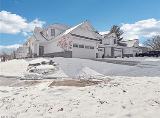 71 Winchester Rd, Akron, OH 44333